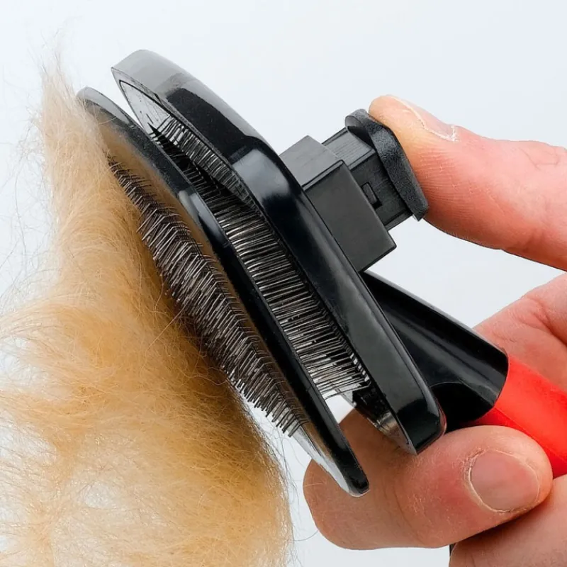 brosse_carde_easy_removin_1.webp FERPLAST Brosse carde Easy Removing Hot